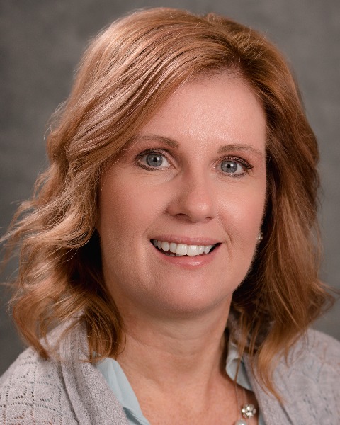 Dorann Avey headshot